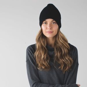 Lululemon. Divinity Reversible Toque. Black / Slate / Angel Wing.